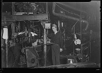 Lewis Hine: Lynch bottle machine Lewis Hine: Lynch bottle machine