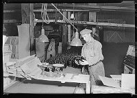 Lewis Hine: Whitall Tatum packer testing bottles Lewis Hine: Whitall Tatum packer testing bottles