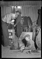 Lewis Hine: blowing glass bottles Lewis Hine: blowing glass bottles